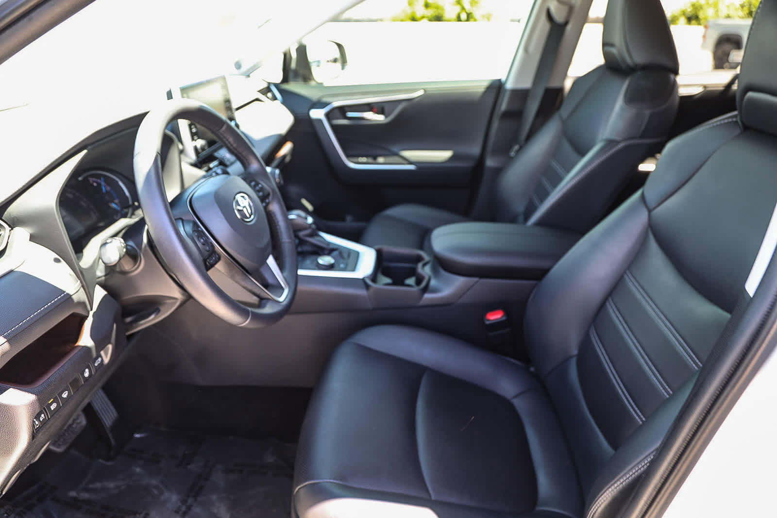 Used 2021 Toyota RAV4 Limited w/ Limited Grade Weather Package AWD/4WD image 17