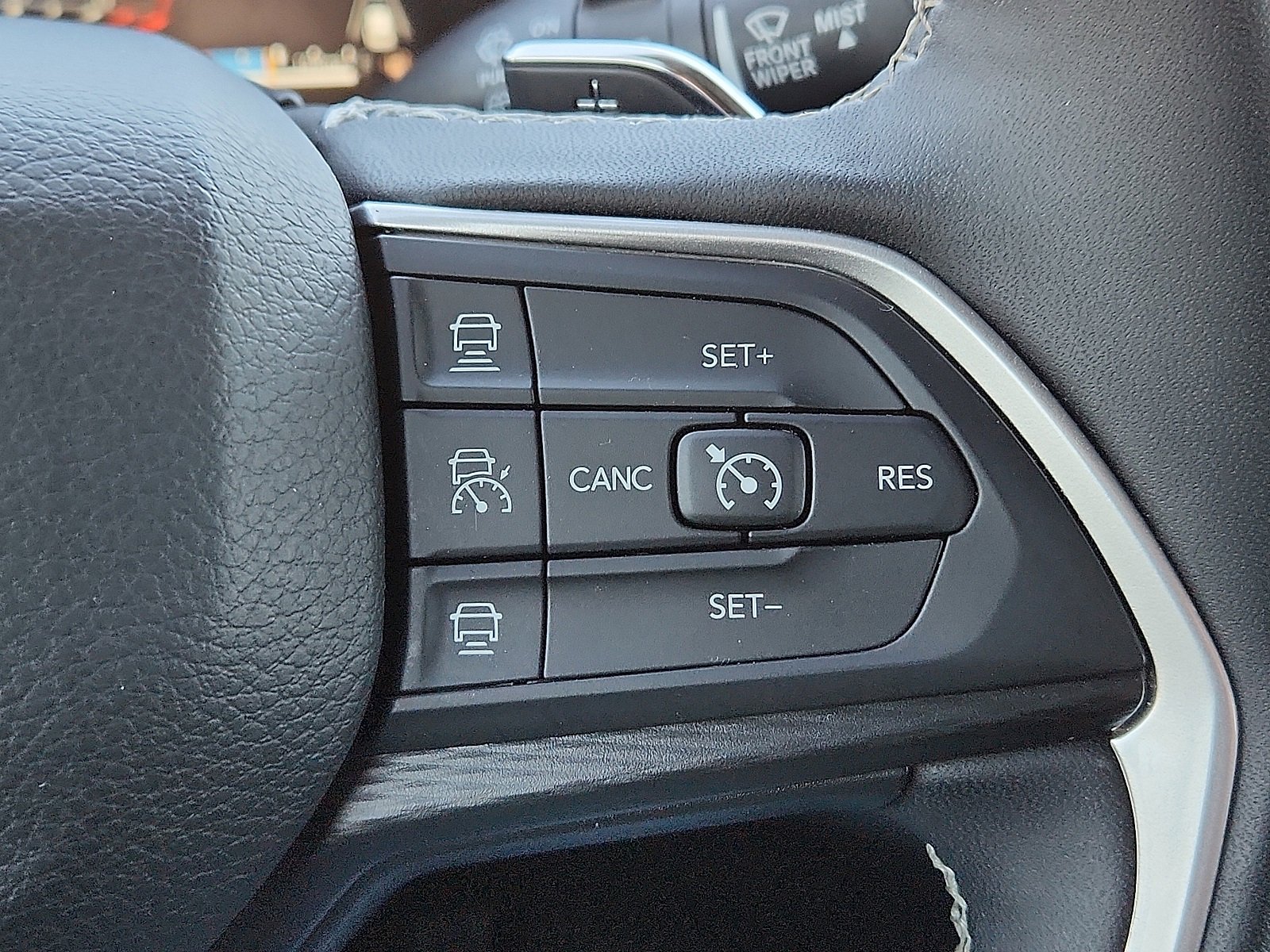 Used 2024 Jeep Grand Cherokee L Laredo image 15