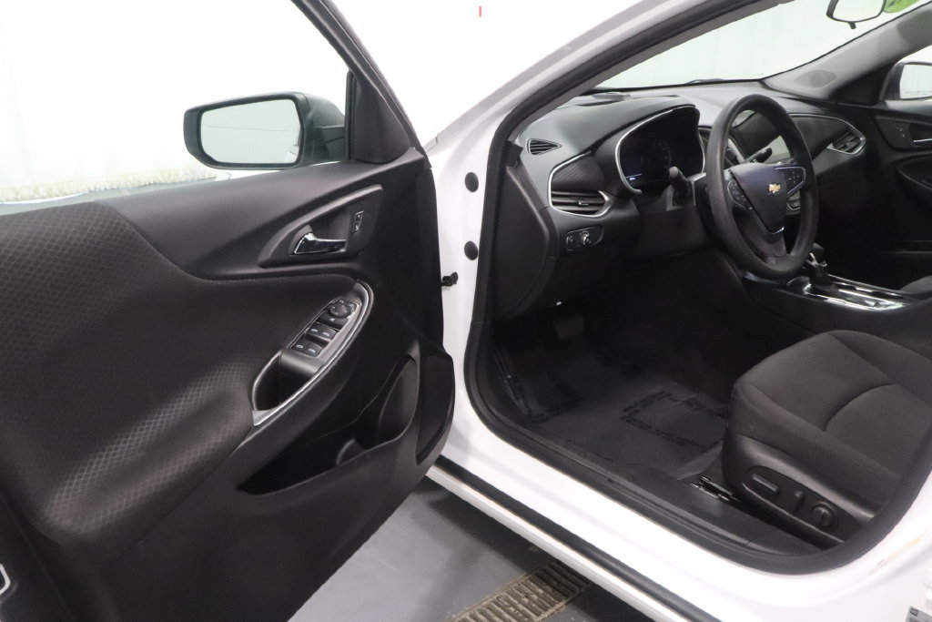 Used 2023 Chevrolet Malibu LS FWD image 10