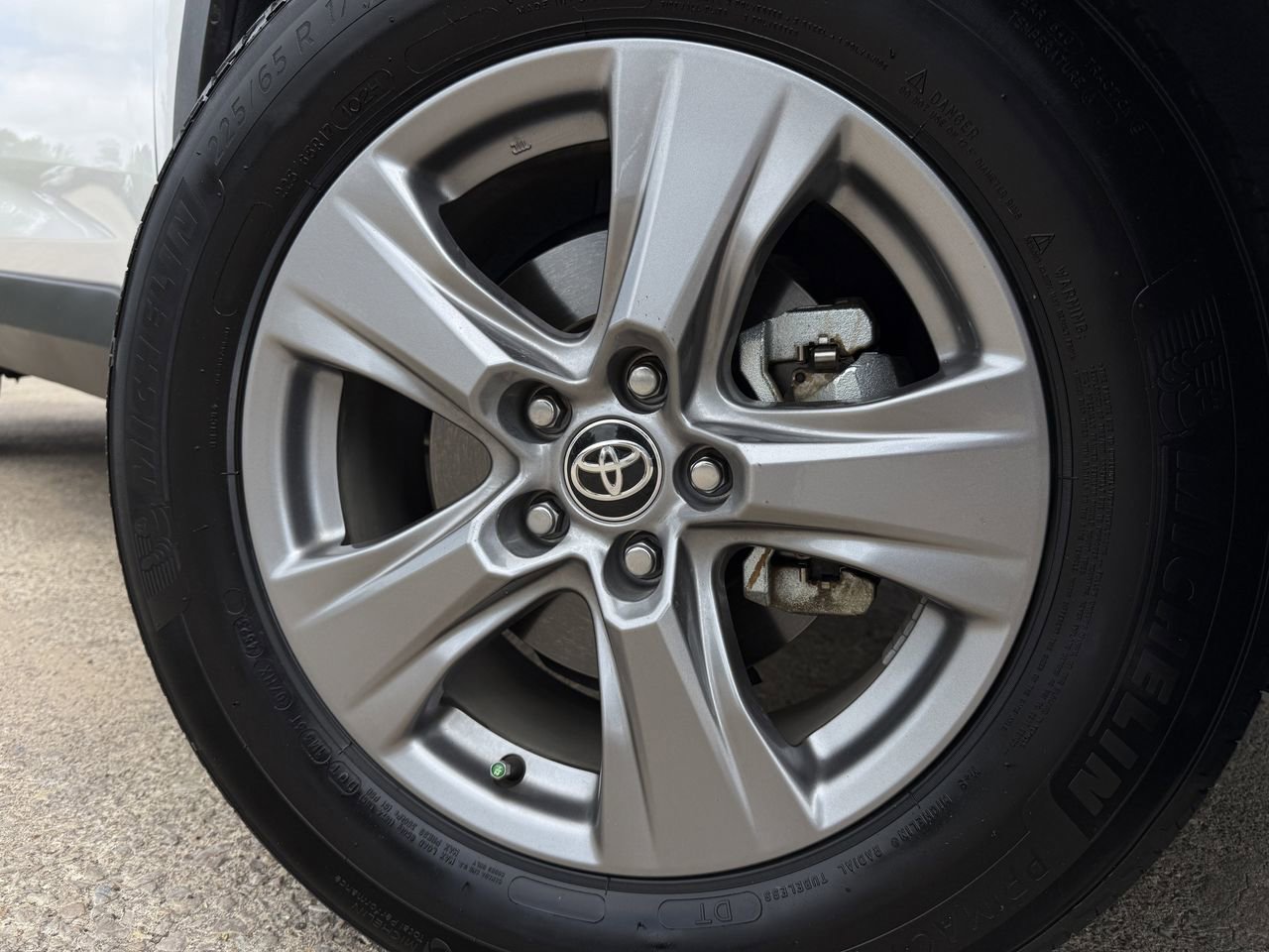 Used 2024 Toyota RAV4 XLE w/ Convenience Package image 10