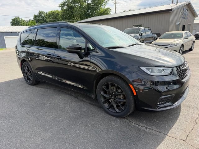 Used 2023 Chrysler Pacifica Touring-L w/ S Appearance Package FWD image 6