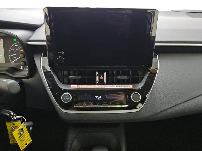 Used 2025 Toyota Corolla LE FWD image 8