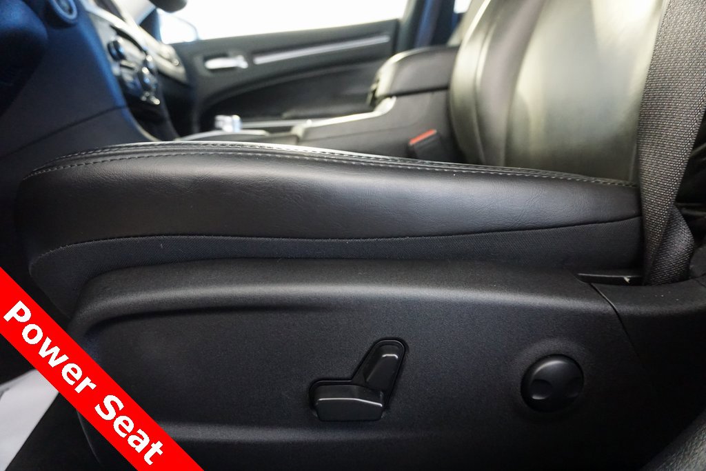 Used 2023 Chrysler 300 Touring L image 7