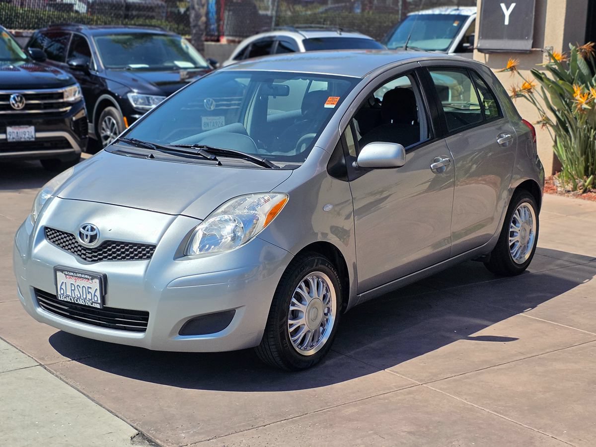 Used 2010 Toyota Yaris 4-Door Hatchback FWD image 5