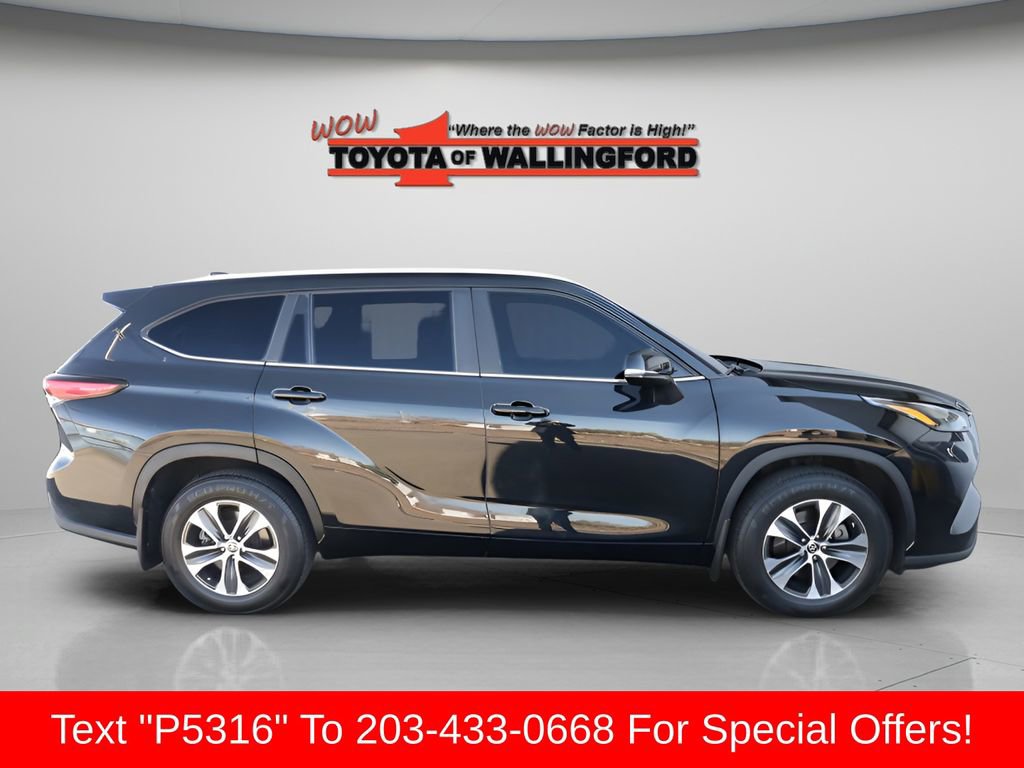 Used 2023 Toyota Highlander XLE AWD/4WD image 13