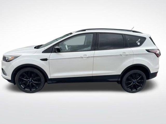 Used 2017 Ford Escape SE w/ SE Sport Appearance Package FWD image 8