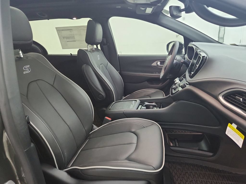 New 2027 Chrysler Pacifica Limited AWD/4WD image 33