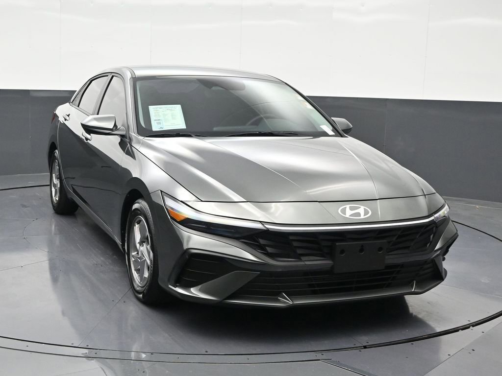 Used 2025 Hyundai Elantra SE image 8