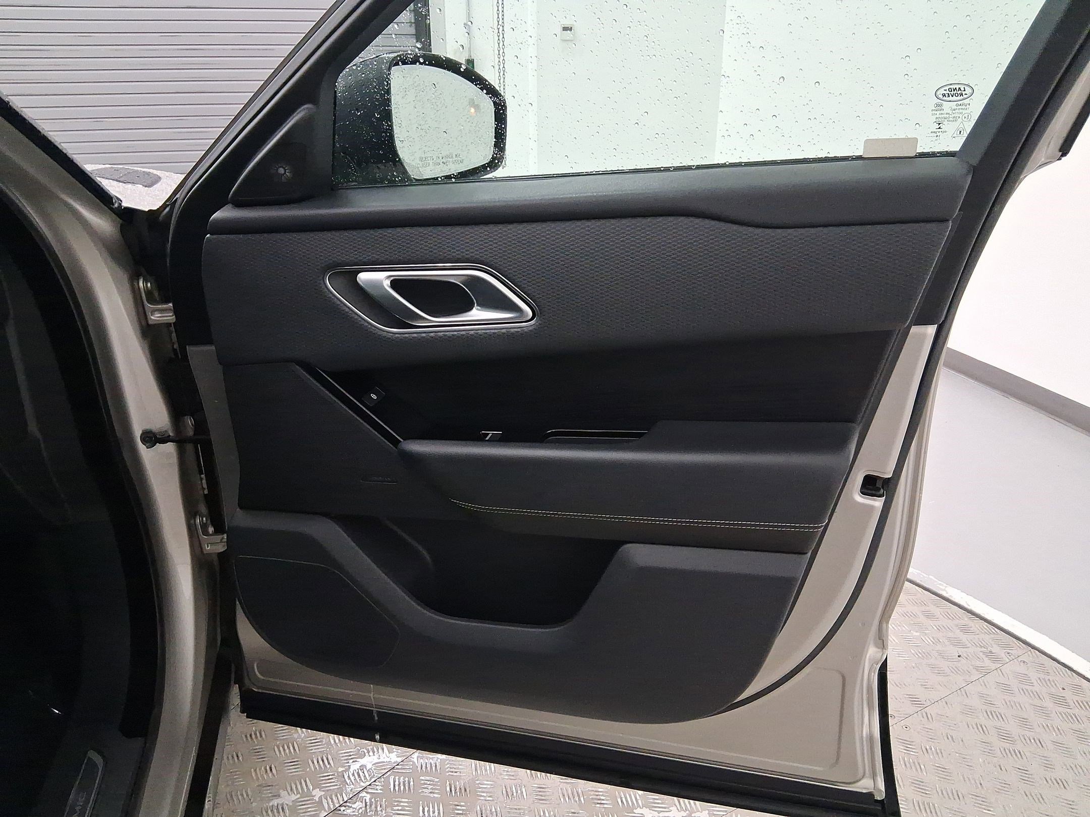 Used 2020 Land Rover Range Rover Velar R-Dynamic S image 34