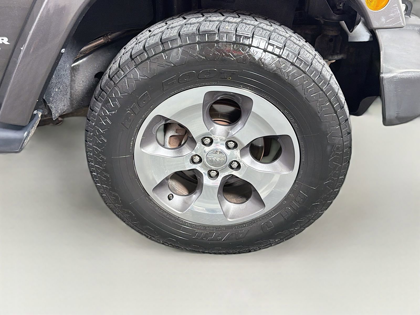 Used 2017 Jeep Wrangler Unlimited Sahara w/ Connectivity Group image 30