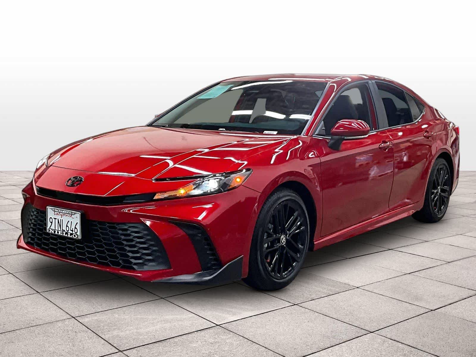 Used 2025 Toyota Camry SE w/ Convenience Package FWD image 1