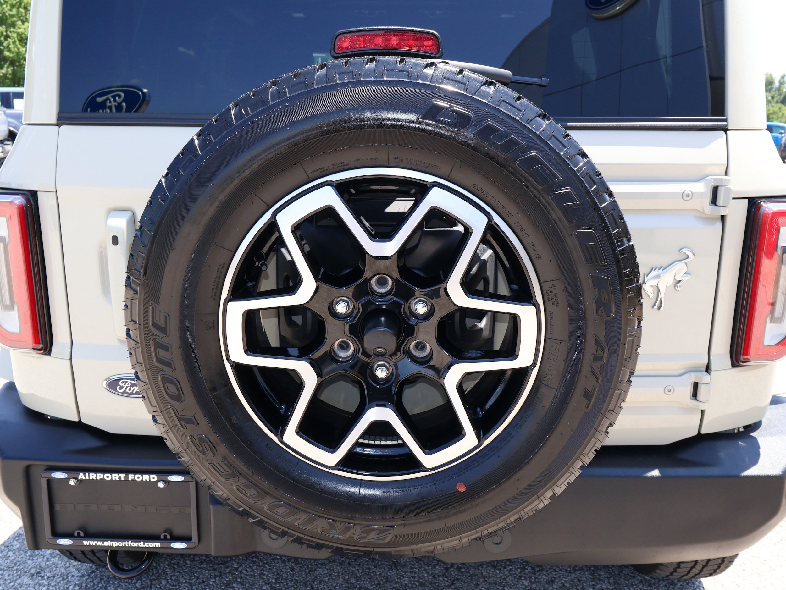 Used 2025 Ford Bronco Outer Banks AWD/4WD image 32