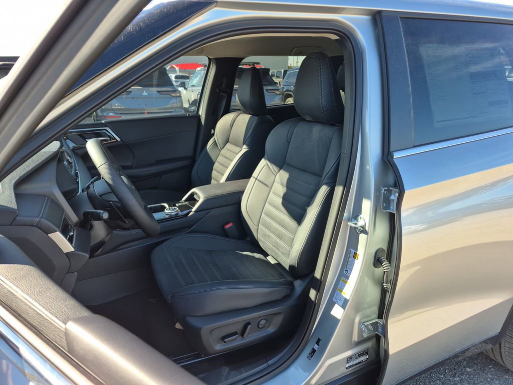 New 2026 Mitsubishi Outlander SE image 33
