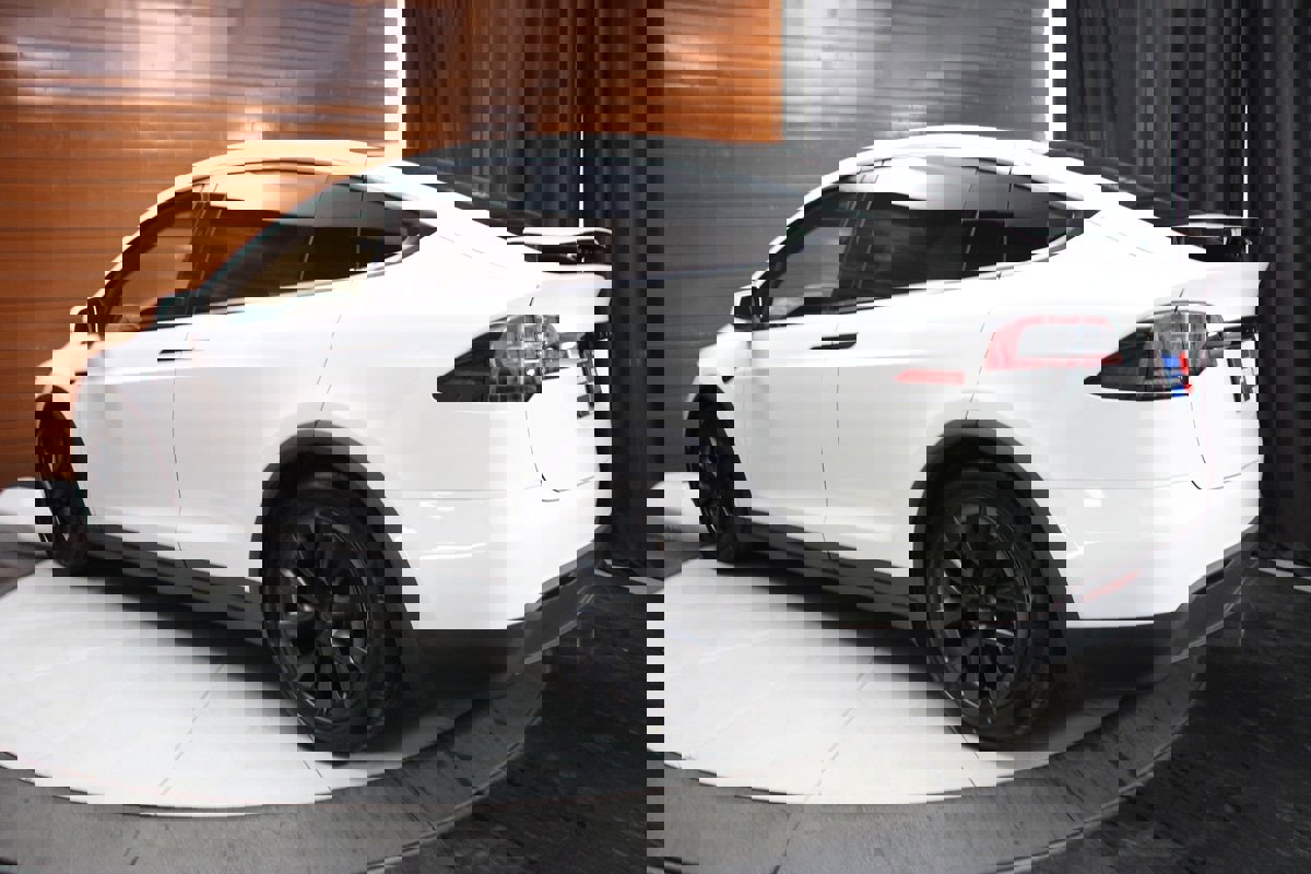 Used 2023 Tesla Model X 7 Seater AWD Driving Com 4 image 9