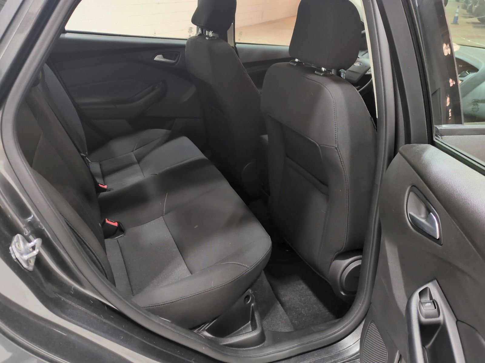 Used 2016 Ford Focus SE w/ SE Sport Package FWD image 11
