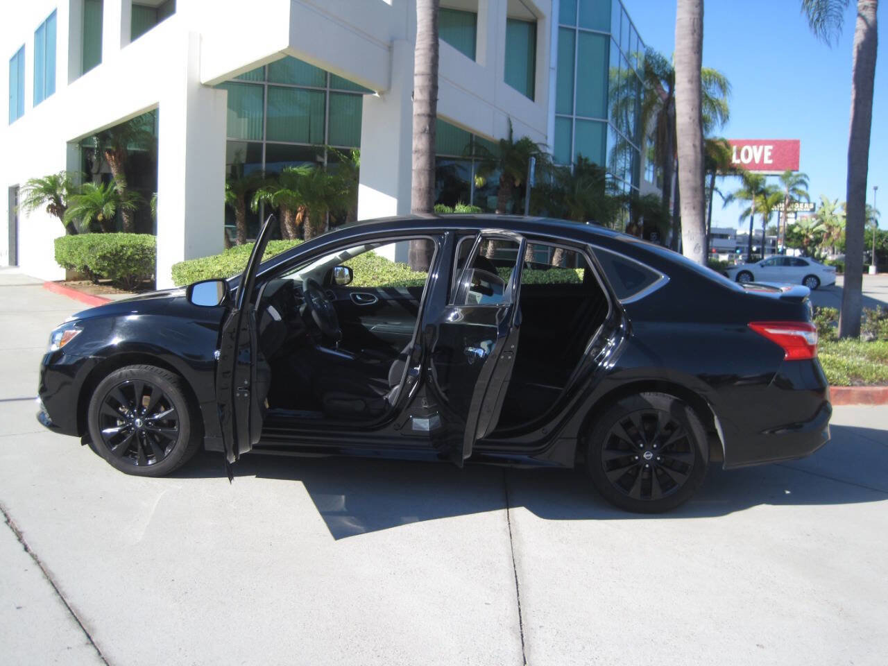 Used 2017 Nissan Sentra SR w/ SR Midnight Edition image 4
