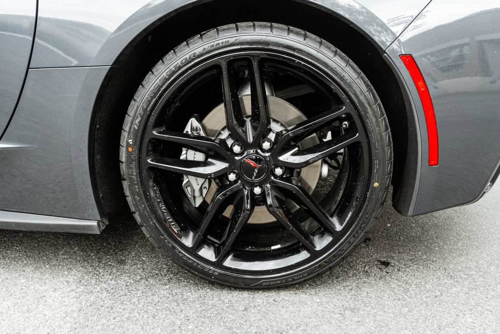 Used 2019 Chevrolet Corvette Stingray Coupe w/ Carbon Flash Badge Package RWD image 27