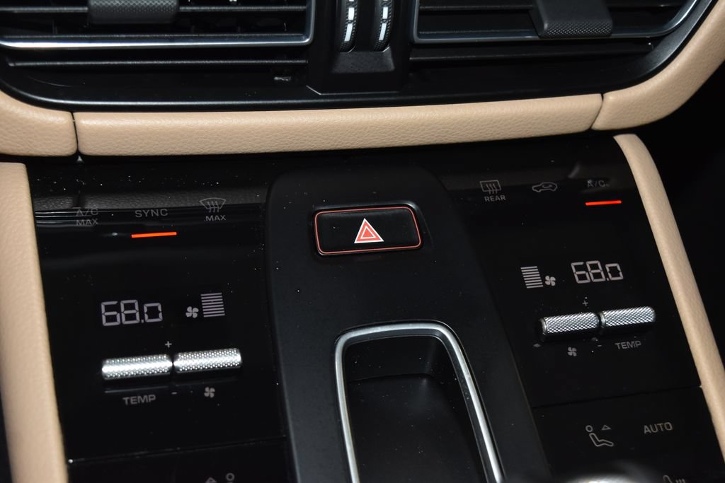 Certified 2025 Porsche Macan AWD/4WD image 15