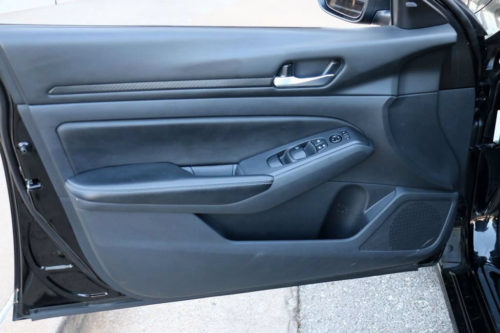 Used 2025 Nissan Altima 2.5 SV FWD image 14