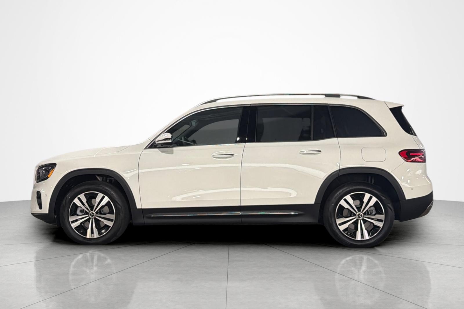 New 2026 Mercedes-Benz GLB 250 image 2