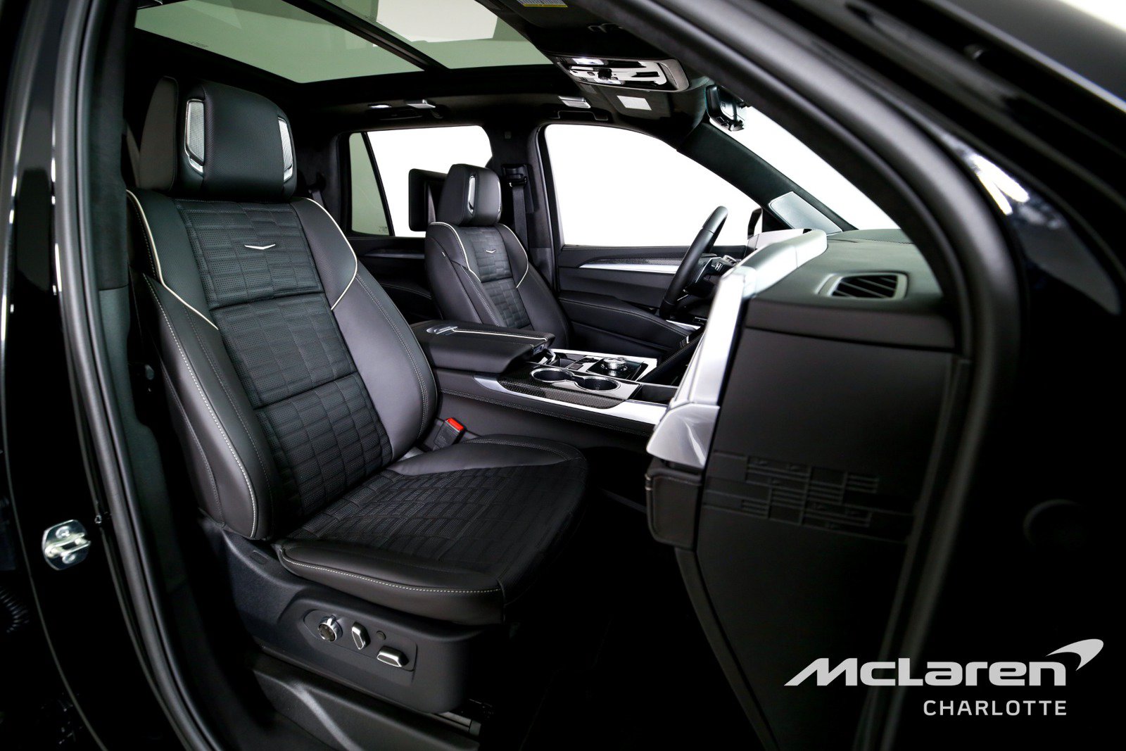 Used 2026 Cadillac Escalade V w/ LPO, ONYX Package AWD/4WD image 30
