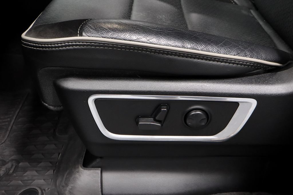 Used 2024 RAM 1500 Laramie AWD/4WD image 26