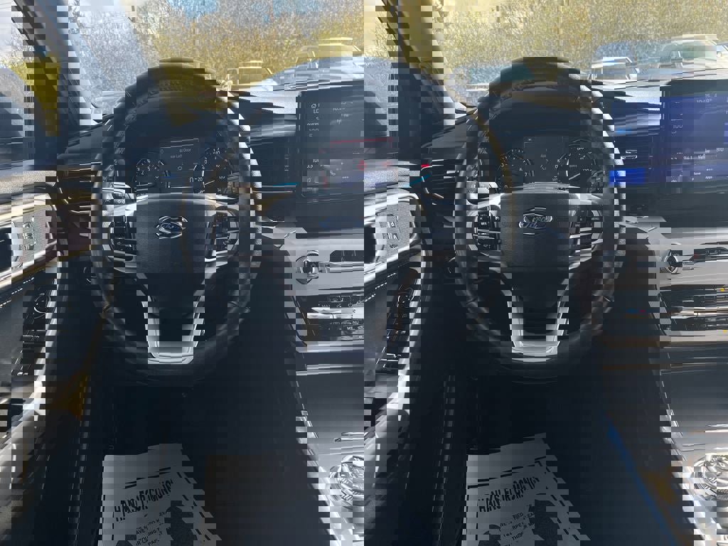 Used 2024 Ford Explorer XLT w/ Equipment Group 202A AWD/4WD image 18