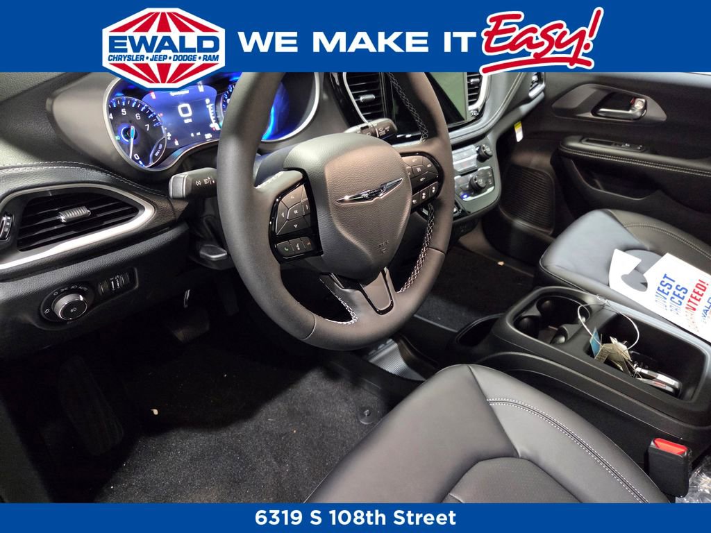 New 2026 Chrysler Pacifica Select w/ S Appearance Package AWD/4WD image 5
