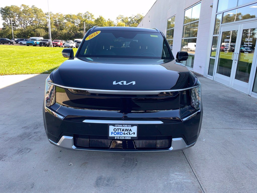 Used 2024 Kia EV9 Land AWD/4WD image 3