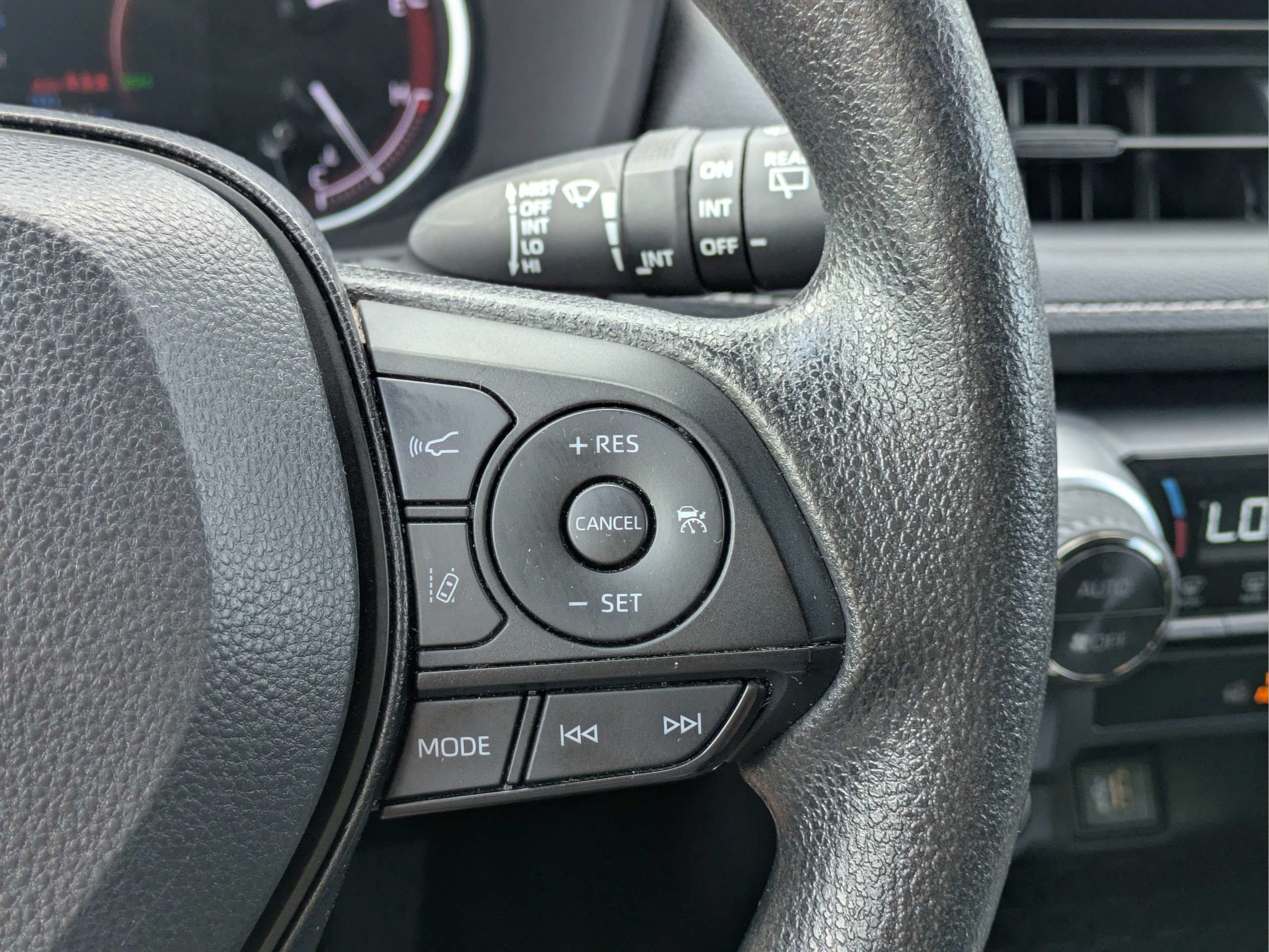 Used 2024 Toyota RAV4 XLE FWD image 23
