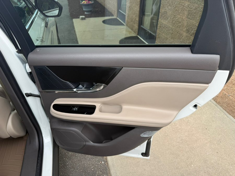 Used 2020 Lincoln Corsair AWD w/ Premium Package image 29