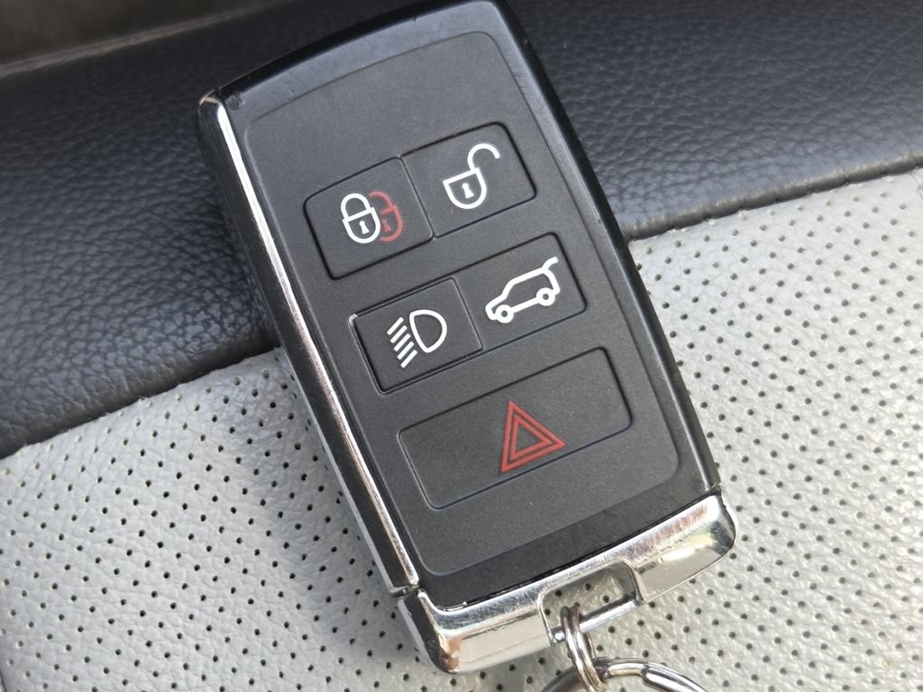 Used 2023 Land Rover Range Rover Evoque R-Dynamic S AWD/4WD image 39