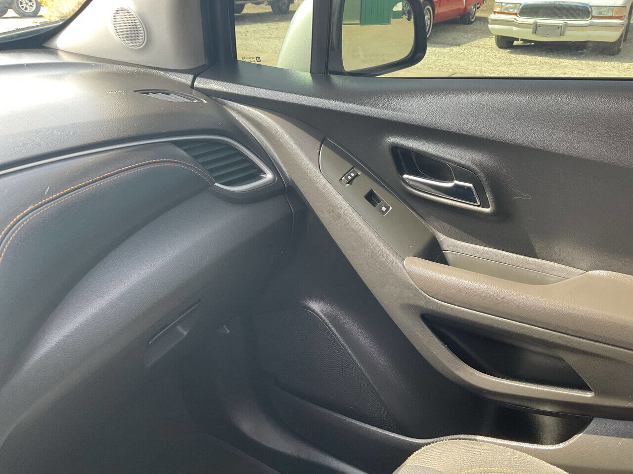 Used 2021 Chevrolet Trax LS w/ Tint and Cruise Package image 14