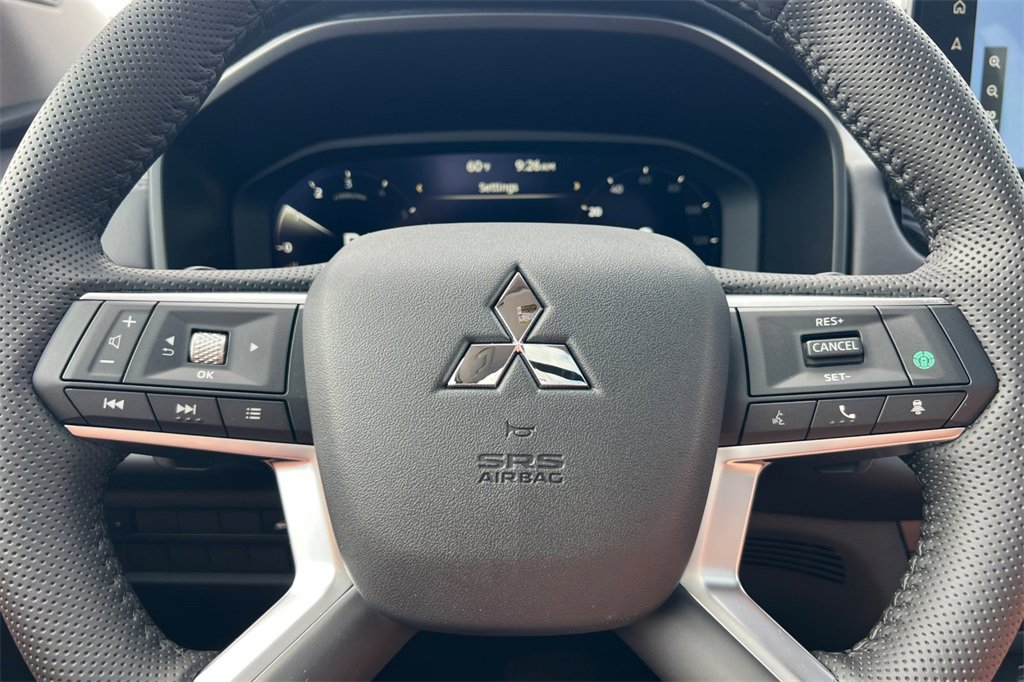 New 2025 Mitsubishi Outlander SE image 23