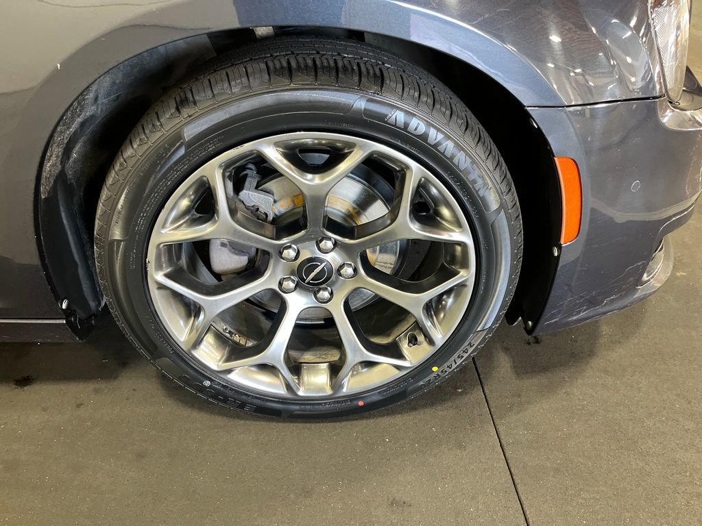 Used 2018 Chrysler 300 S w/ 300S Premium Group image 13