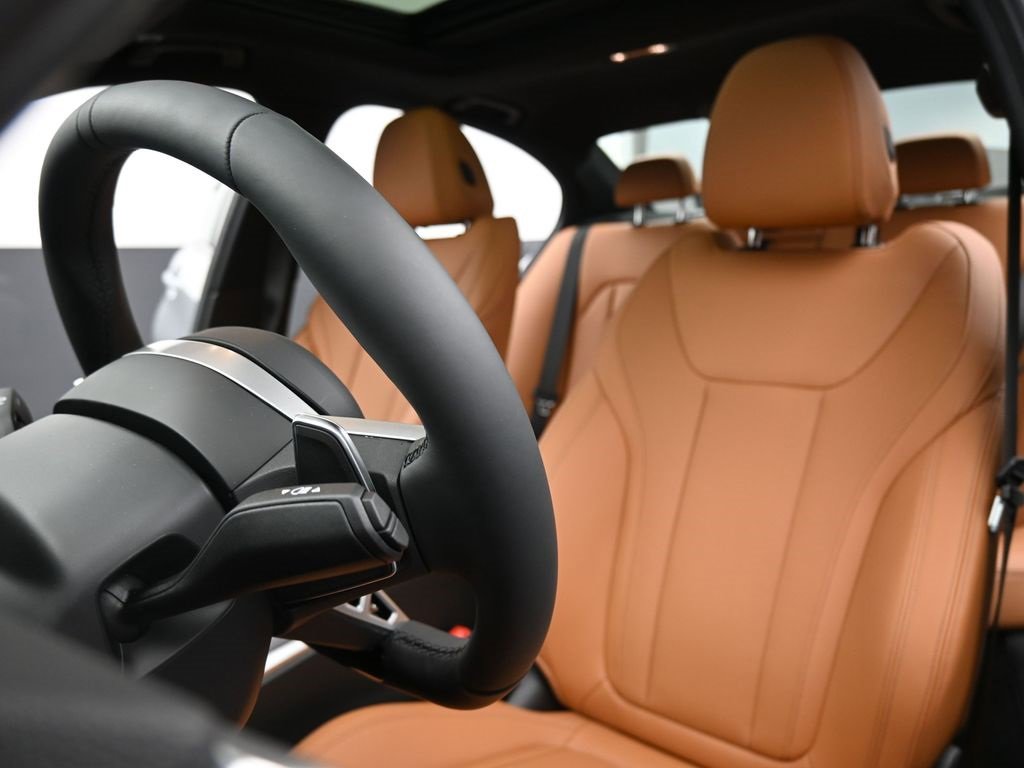 New 2025 BMW 330i xDrive Sedan w/ M Sport Package image 9