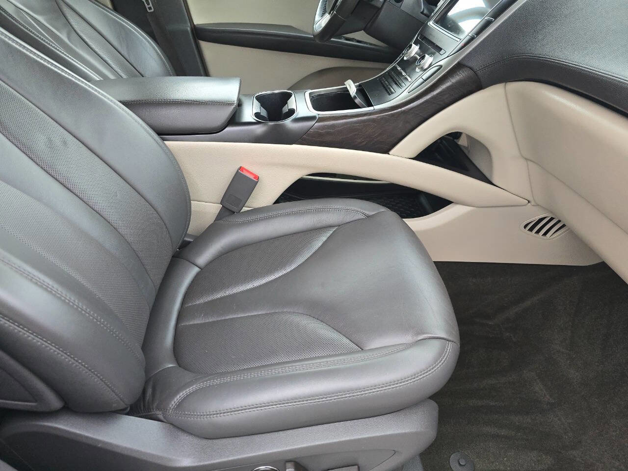 Used 2019 Lincoln Nautilus Select image 33