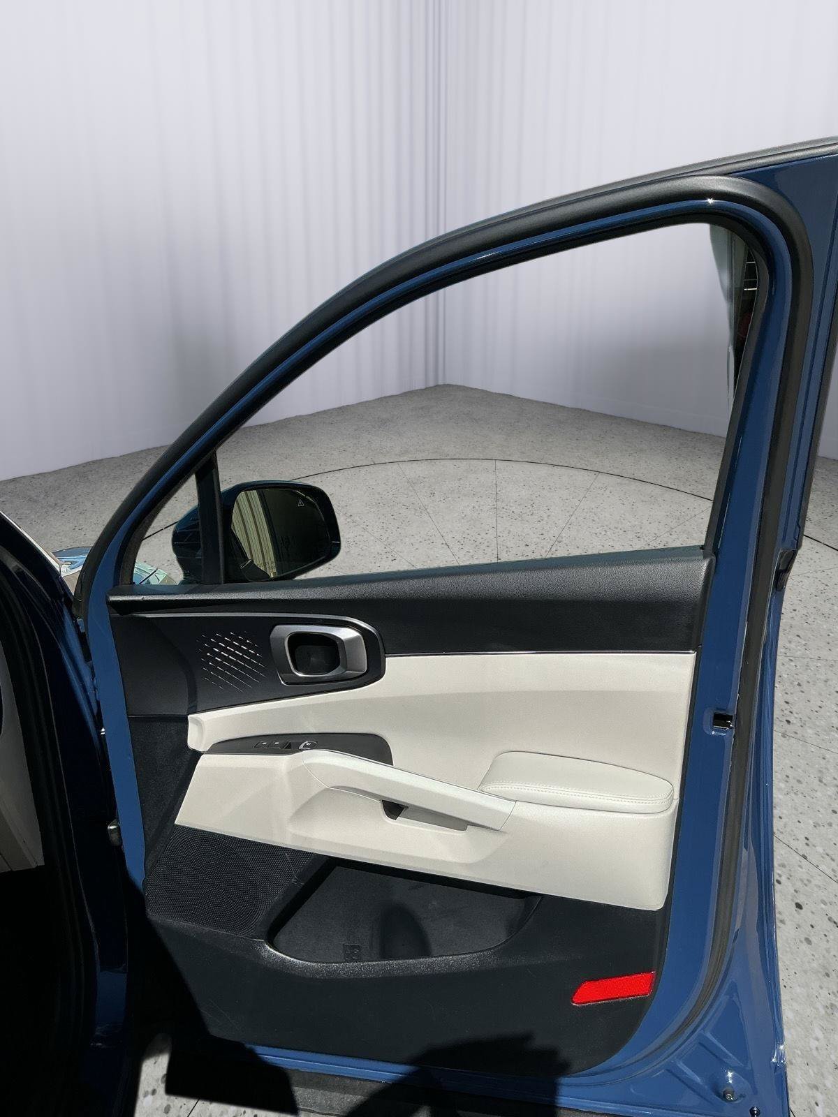 Certified 2025 Kia Sorento S w/ Panoramic Sunroof Package AWD/4WD image 26