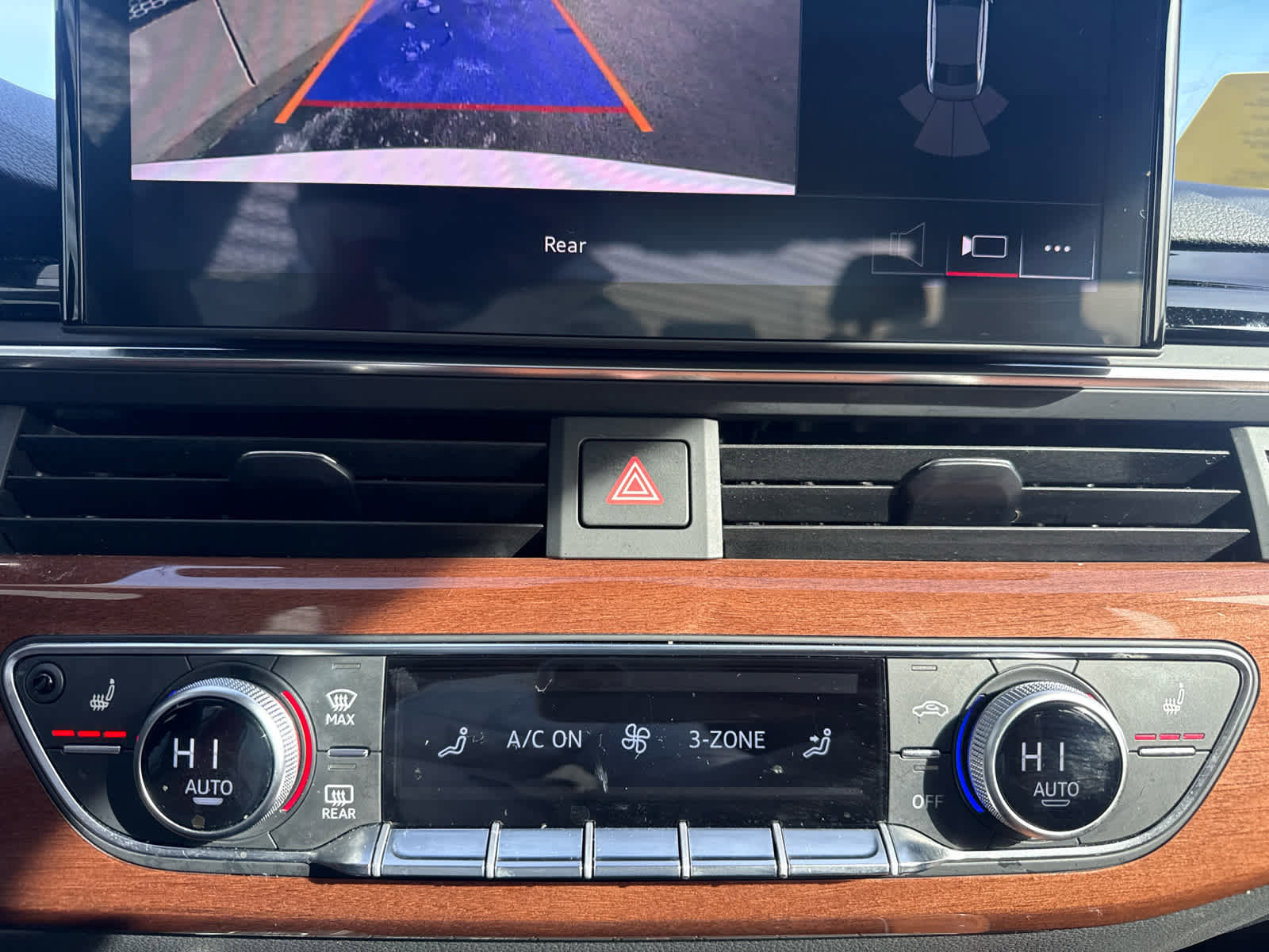 Used 2023 Audi A4 2.0T Premium w/ Convenience Package image 18