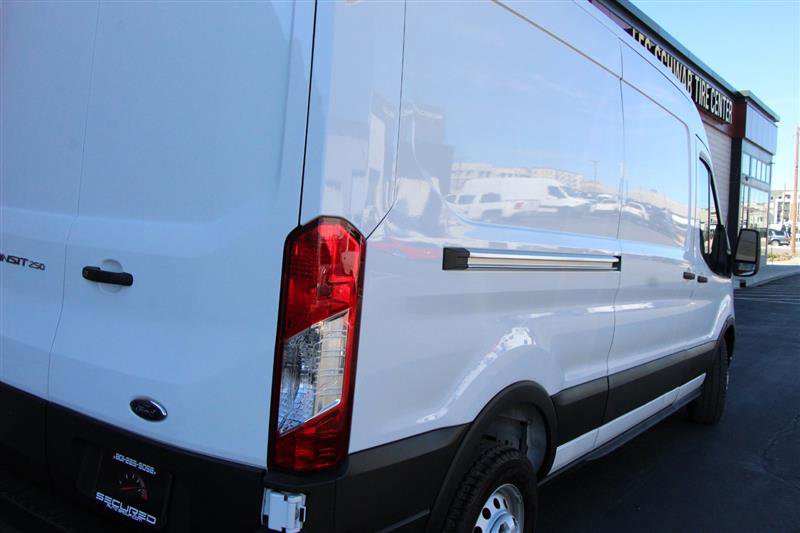 Used 2025 Ford Transit 250 148 Medium Roof Extended AWD image 38