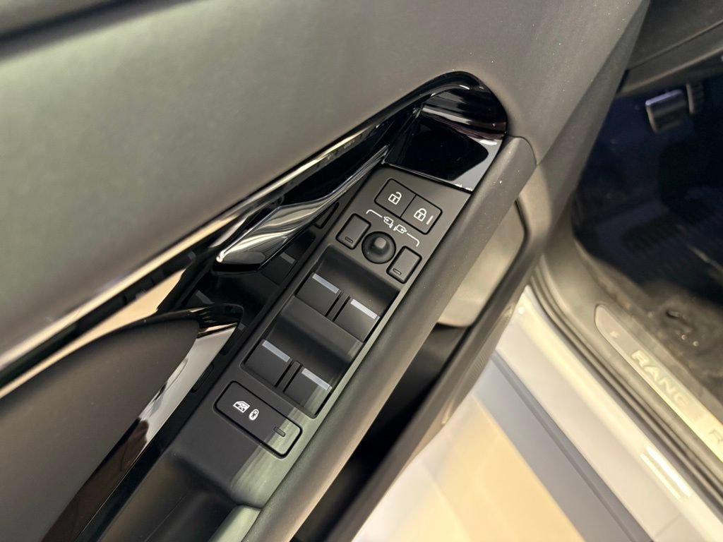 New 2026 Land Rover Range Rover Evoque Dynamic SE AWD/4WD image 25
