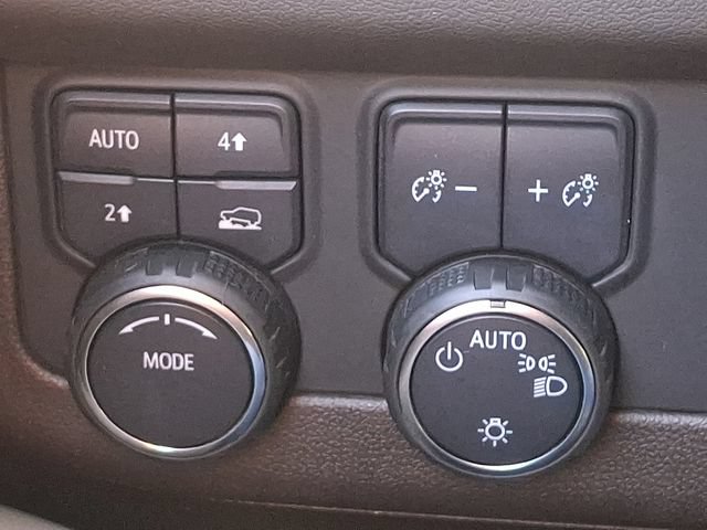 Used 2024 Chevrolet Suburban LT AWD/4WD image 23