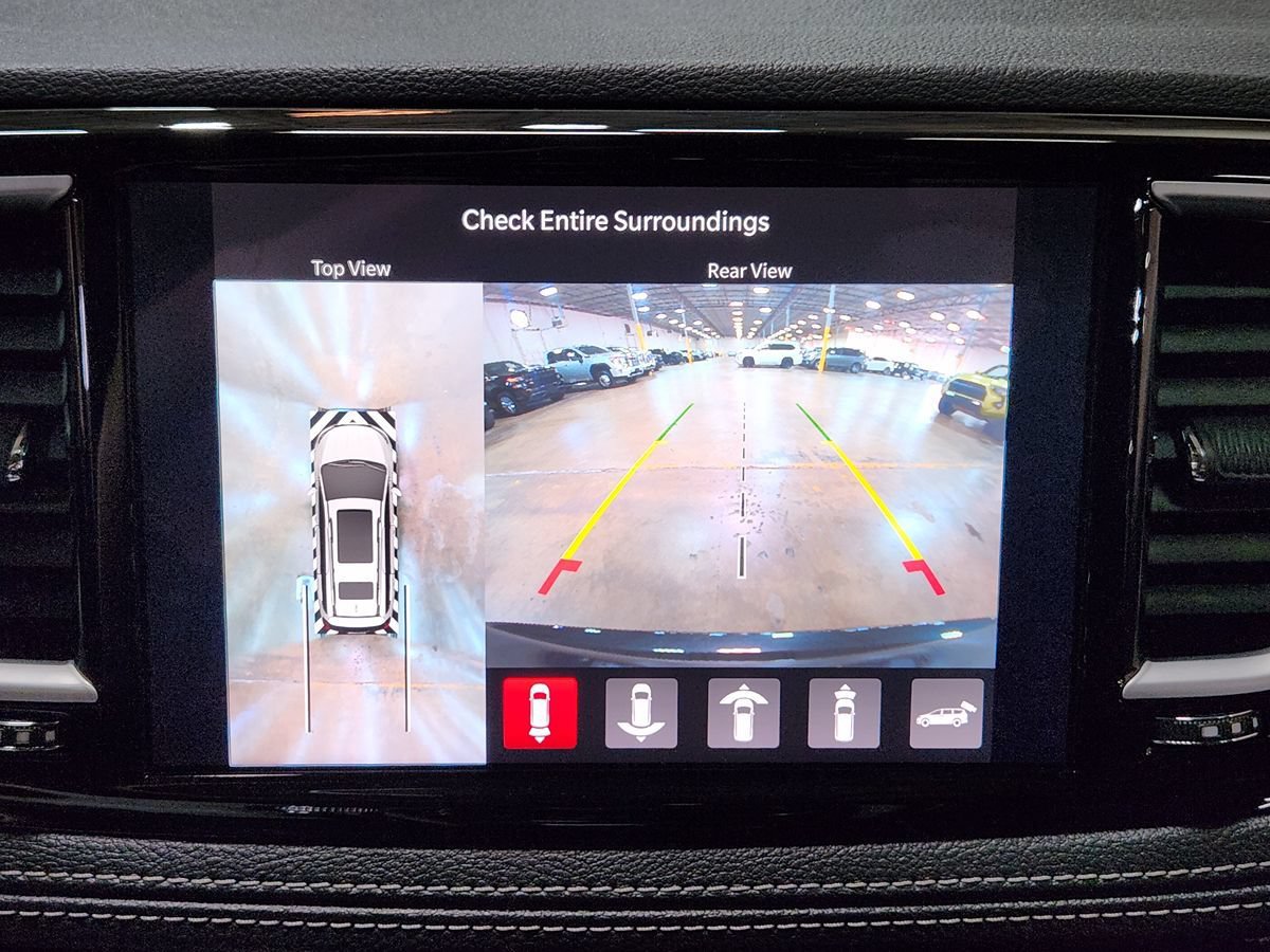 Used 2023 Chrysler Pacifica Limited w/ Uconnect Theater Family Group FWD image 39