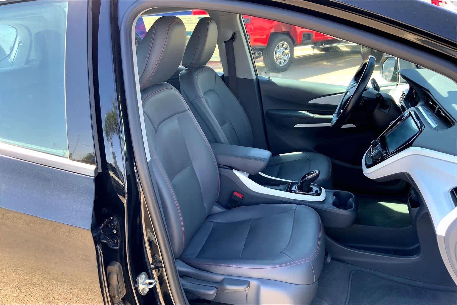 Used 2019 Chevrolet Bolt Premier w/ Infotainment Package FWD image 8