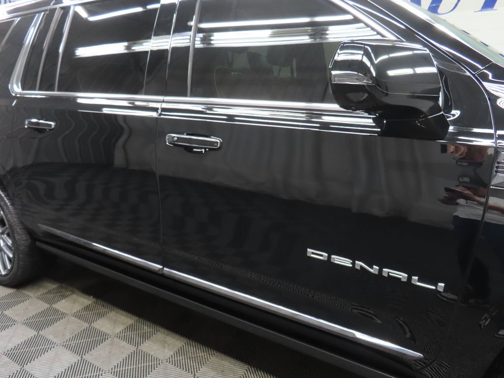 Used 2025 GMC Yukon XL Denali Ultimate AWD/4WD image 42
