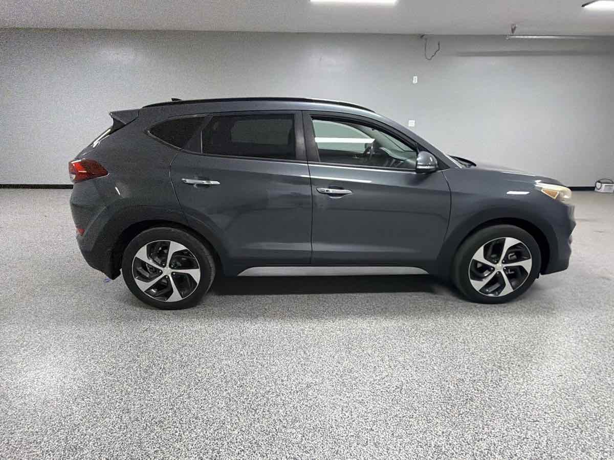 Used 2017 Hyundai Tucson Limited w/ Limited Ultimate Package 03 FWD image 2
