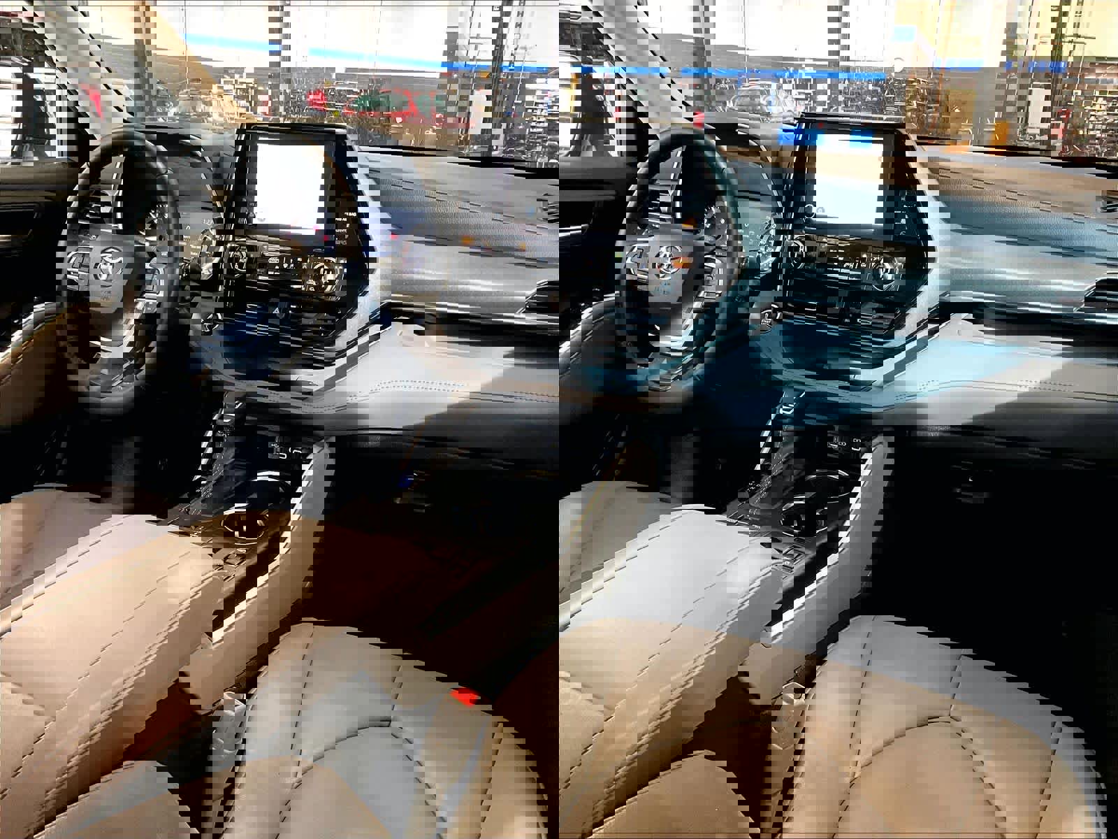 Used 2023 Toyota Highlander XLE image 14