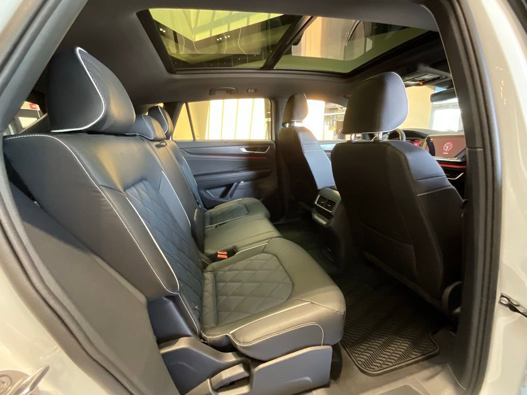 Used 2025 Volkswagen Atlas Cross Sport SEL Premium R-Line image 20