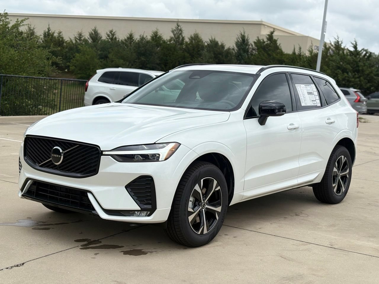 New 2026 Volvo XC60 B5 Core AWD/4WD image 2