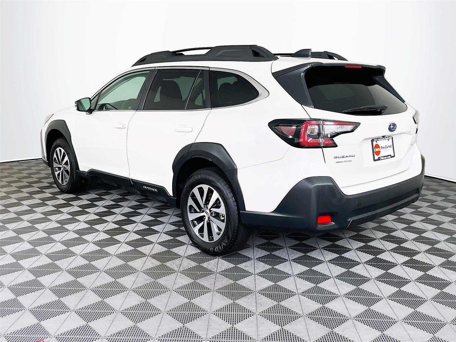 Certified 2025 Subaru Outback Premium AWD/4WD image 7
